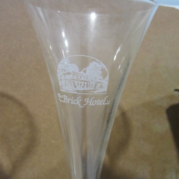 VTG PAIR OF MILLENIUM CHAMPAGNE TOASTING GLASSES, THE BRICK HOTEL - Picture 3 of 5